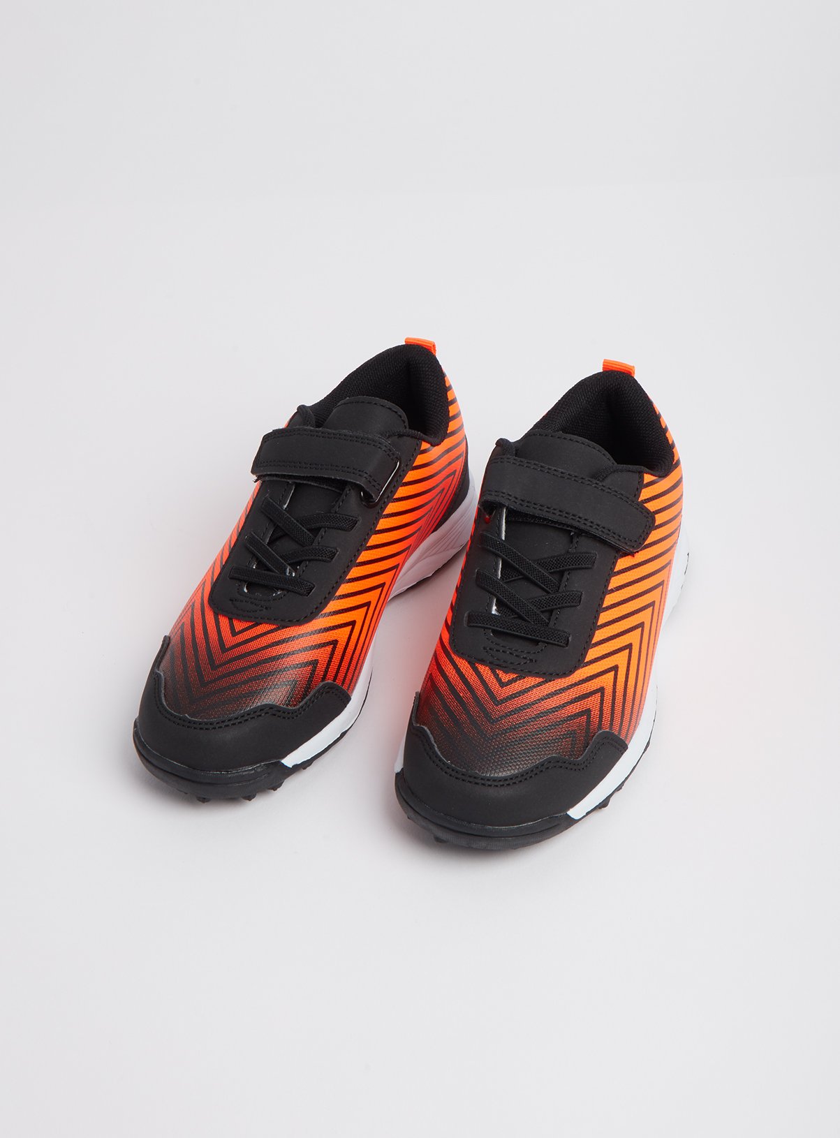 black football trainers